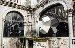 voutichtis-parasitic-installation-fractal-forms-Berlin-site-specific-art-urban-intervention-geometric-abstraction-public-art-interactive-lisbon-index-01