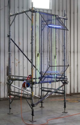 „CAGE – künstlerisches Projekt von Christos Voutichtis über Architektur, Interzone, Nicht-Orte und Utopie, präsentiert von Studio UR.M.AN in Frankfurt, 2024.“